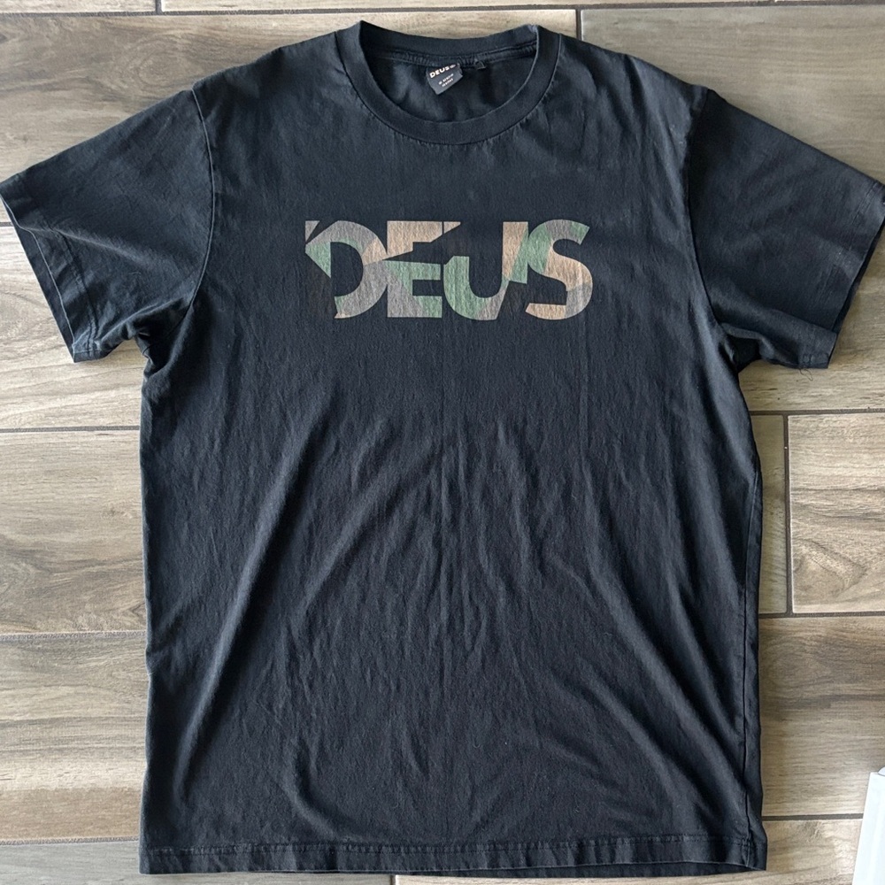 Deus Ex Machina Black Graphic T-Shirt, size XL. Like new!